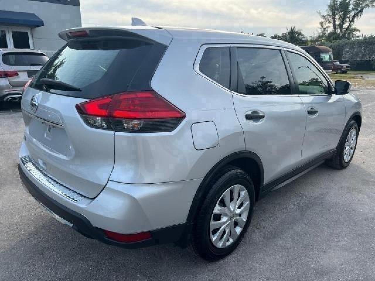 2017 NISSAN ROGUE S - Image 3