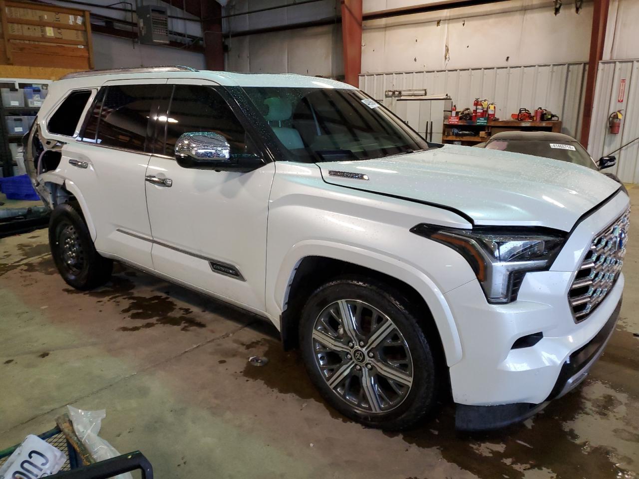 2023 TOYOTA SEQUOIA SR - Фото 4