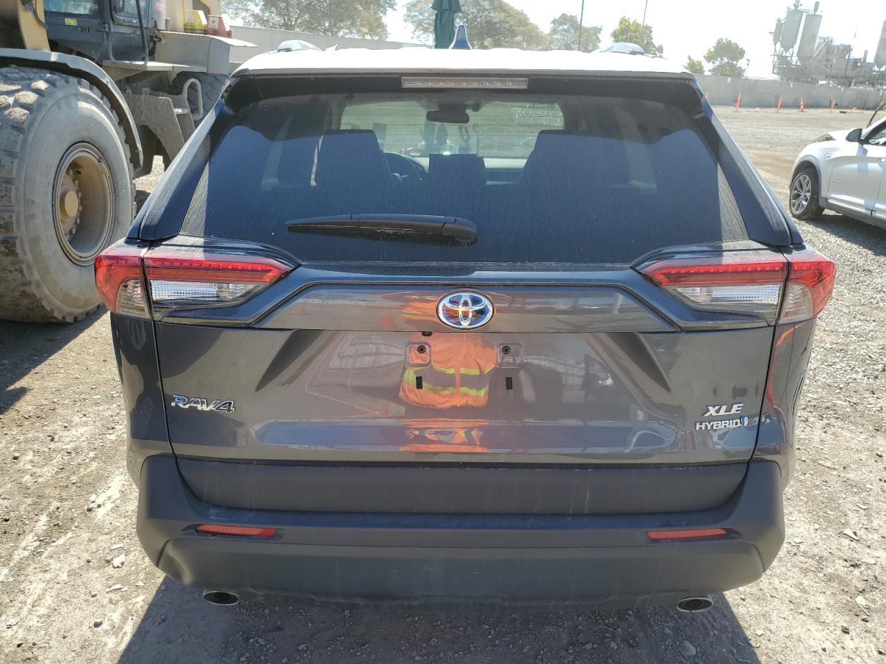 2022 TOYOTA RAV4 XLE P - Image 6
