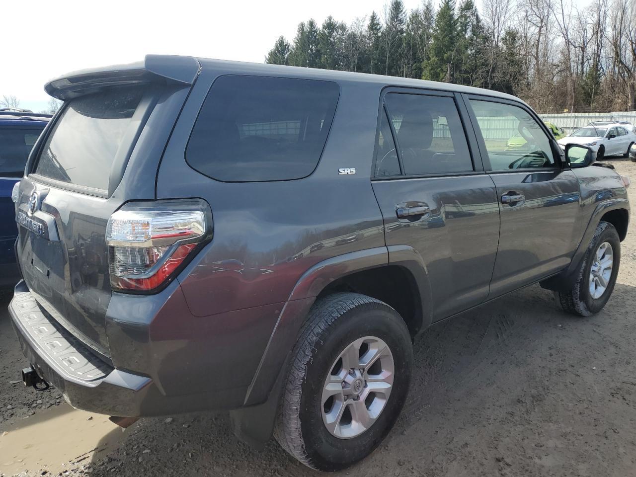 2022 TOYOTA 4RUNNER SR - Фото 3
