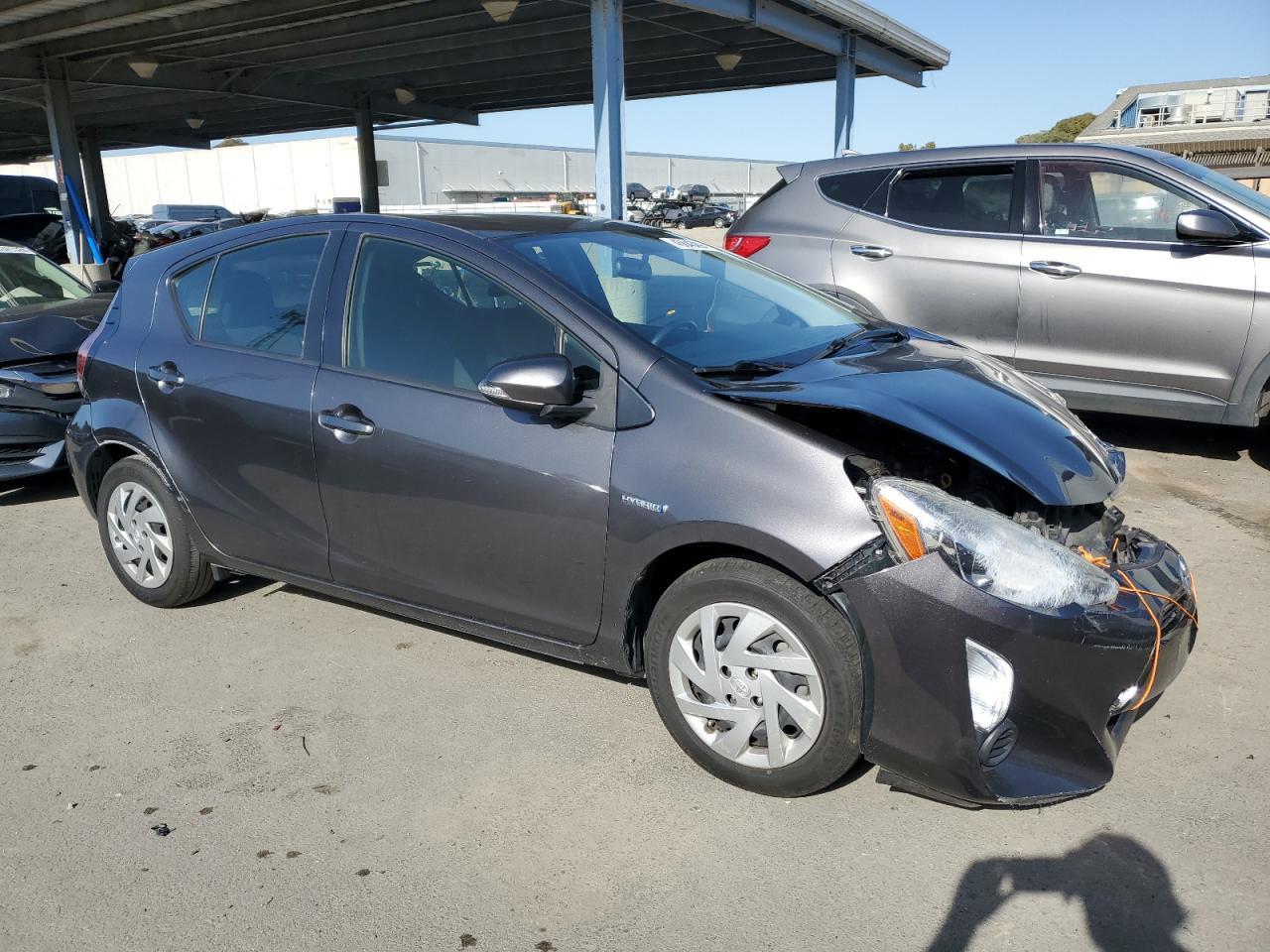 2015 TOYOTA PRIUS C - Image 4