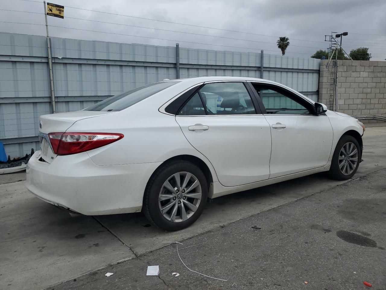 2017 TOYOTA CAMRY LE - Image 3