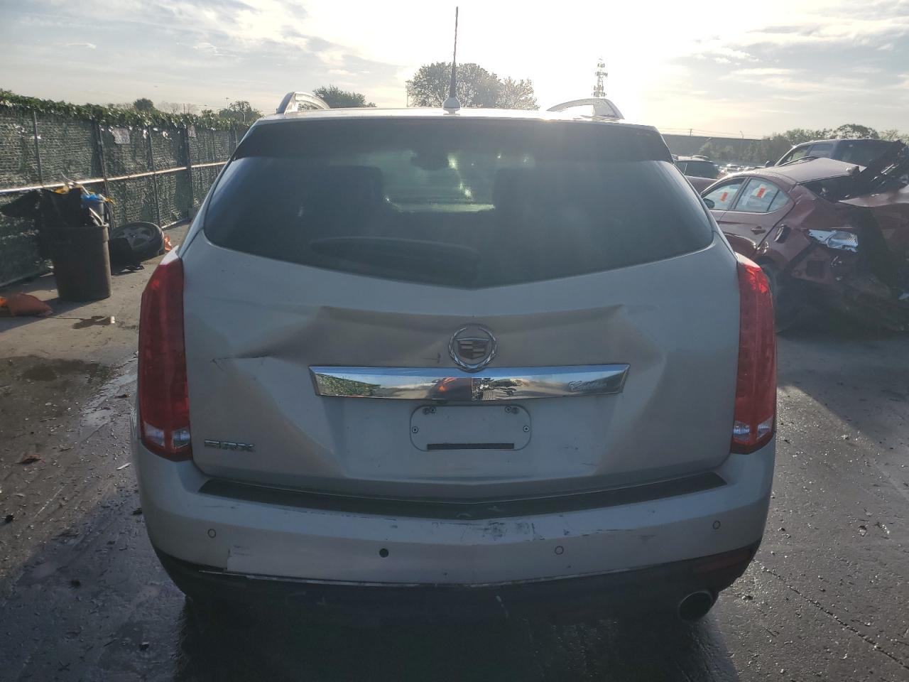 2011 CADILLAC SRX LUXURY - Image 6