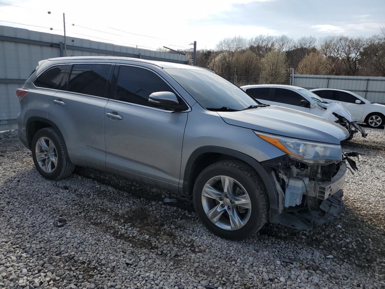 2015 TOYOTA HIGHLANDER - Image 4