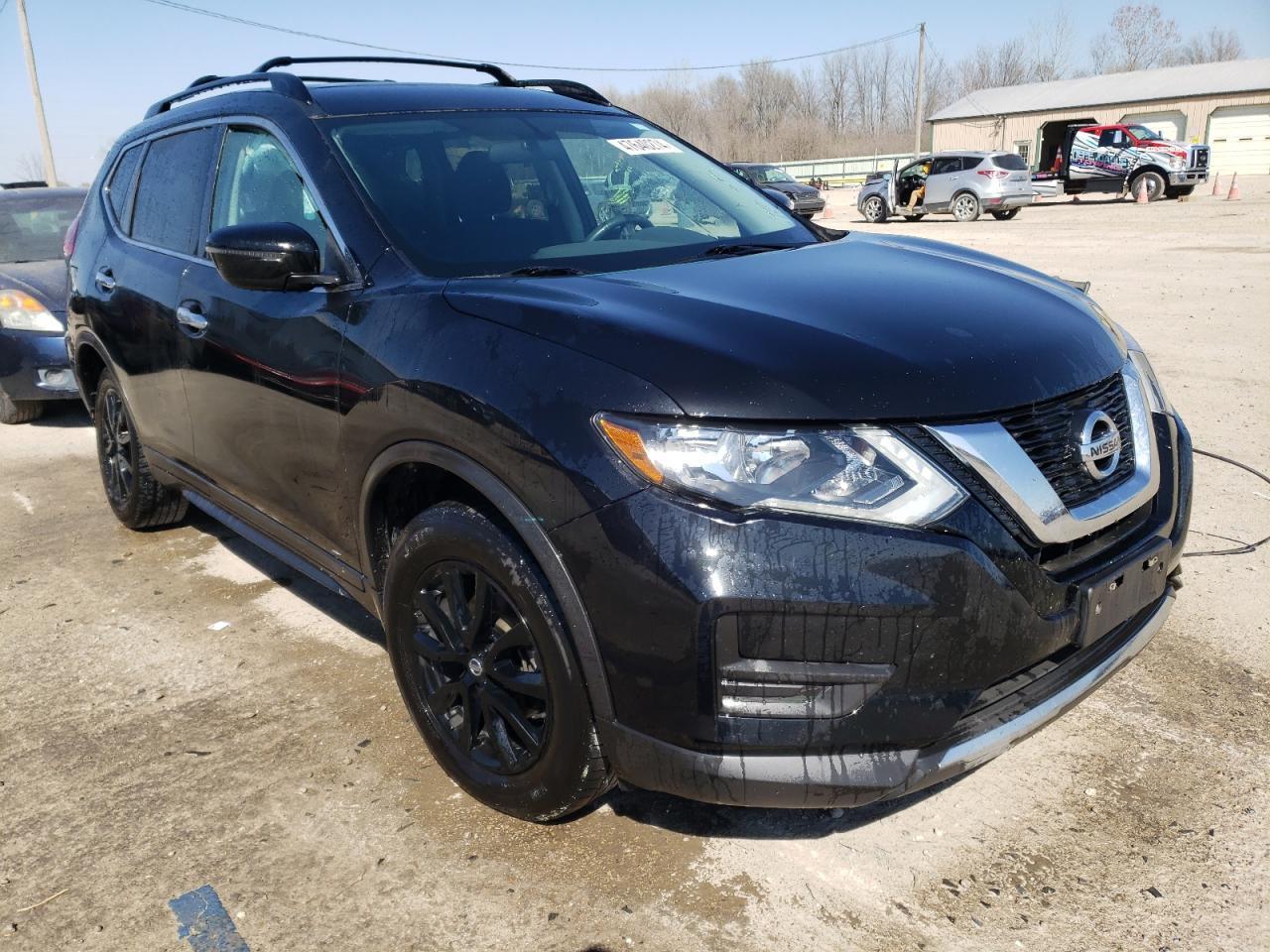 2017 NISSAN ROGUE SV - Image 4