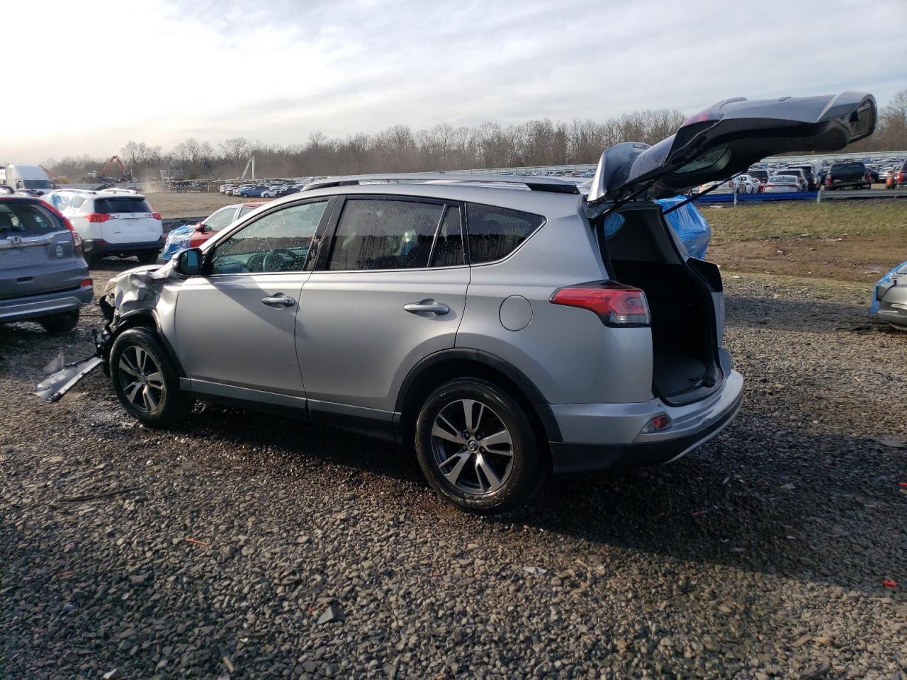 2017 TOYOTA RAV4 XLE - Фото 2