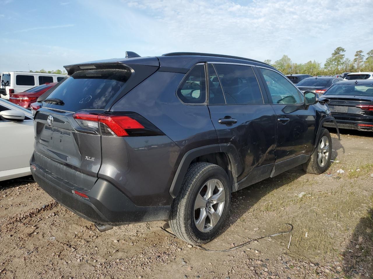 2020 TOYOTA RAV4 XLE - Фото 3