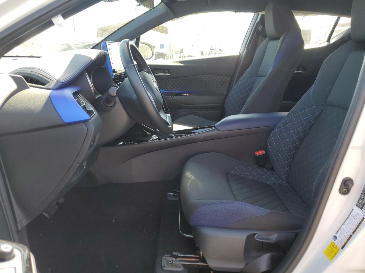 2022 TOYOTA C-HR XLE - Фото 7