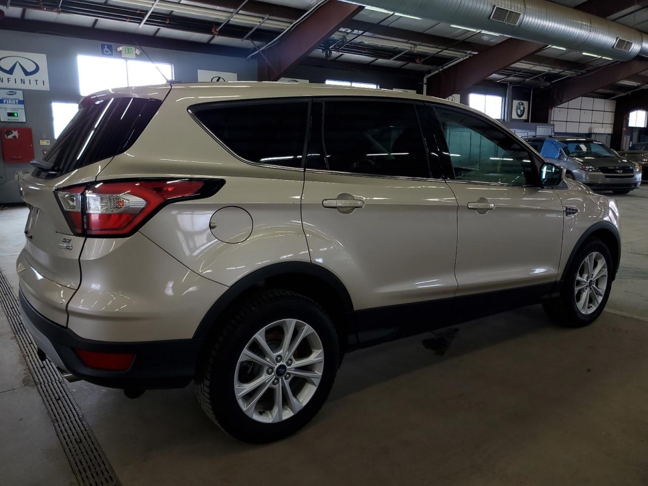 2017 FORD ESCAPE SE - Фото 3