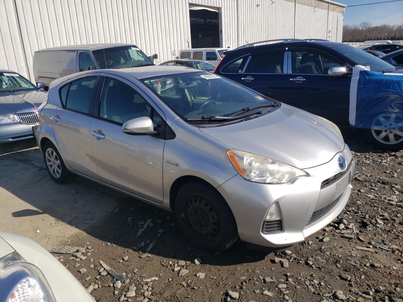 2013 TOYOTA PRIUS C - Image 4