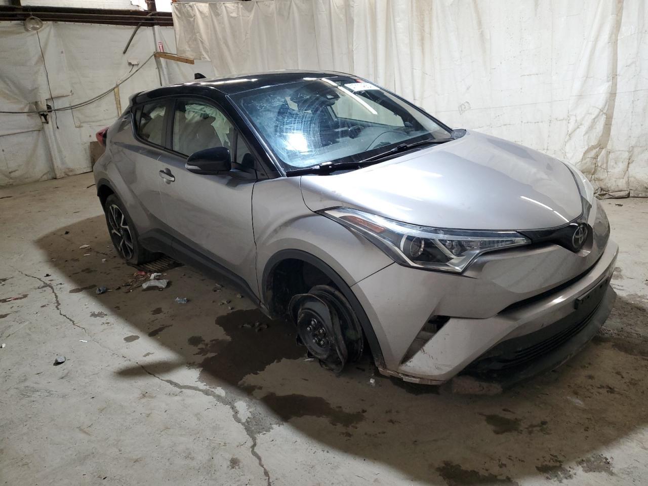 2019 TOYOTA C-HR XLE - Image 4