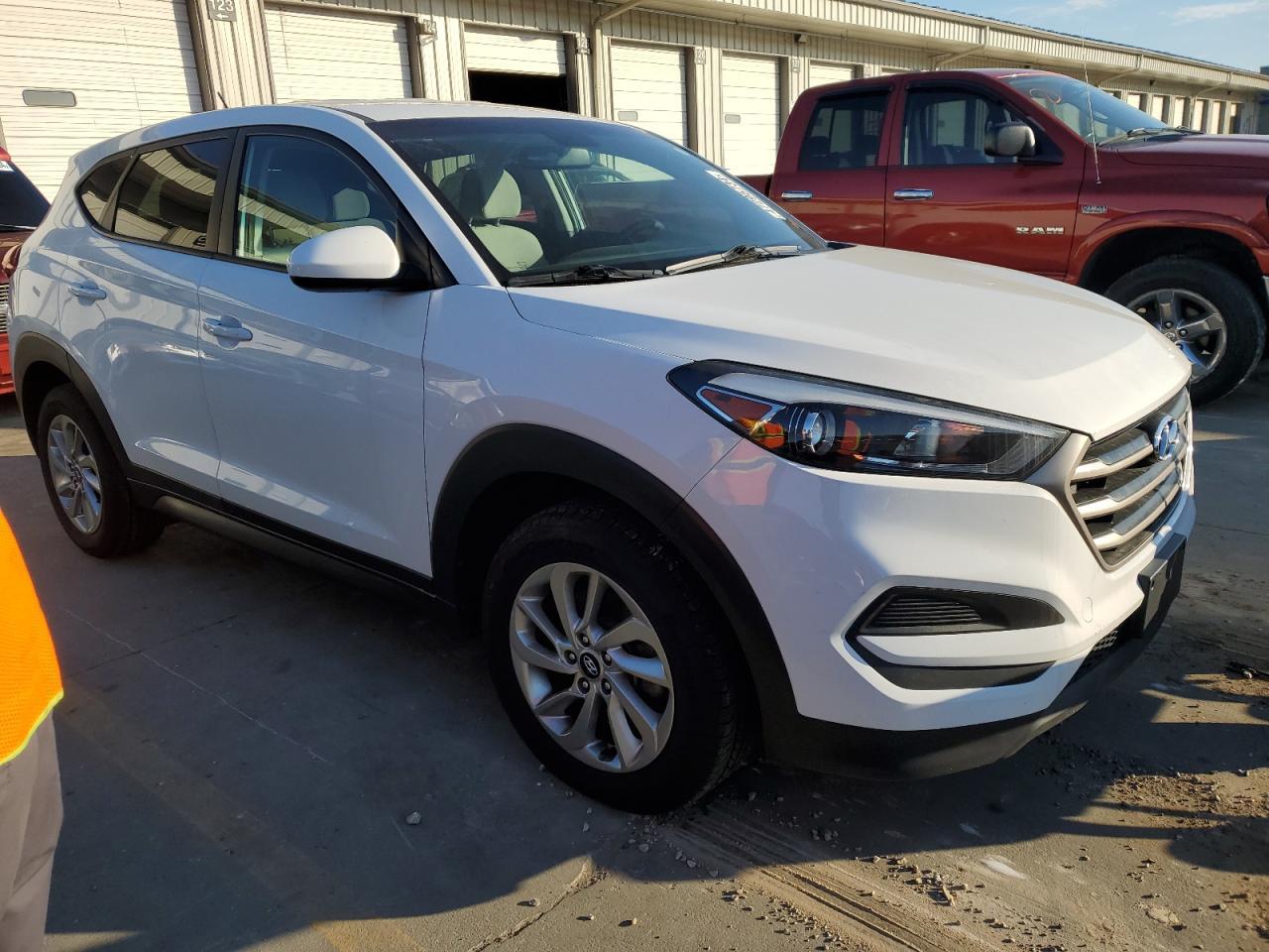 2016 HYUNDAI TUCSON SE - Фото 4