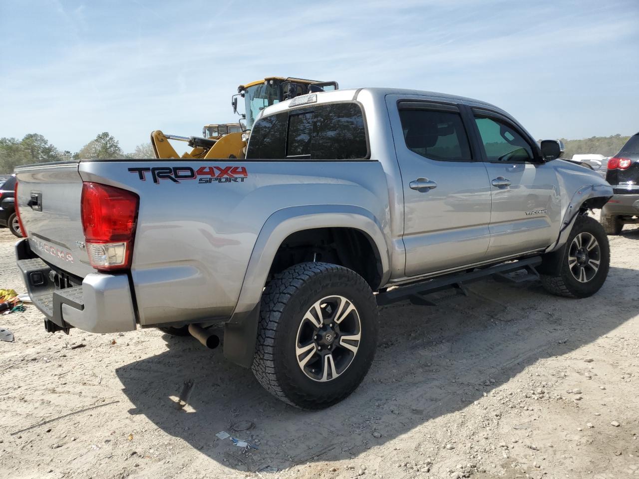 2017 TOYOTA TACOMA DOU - Фото 3