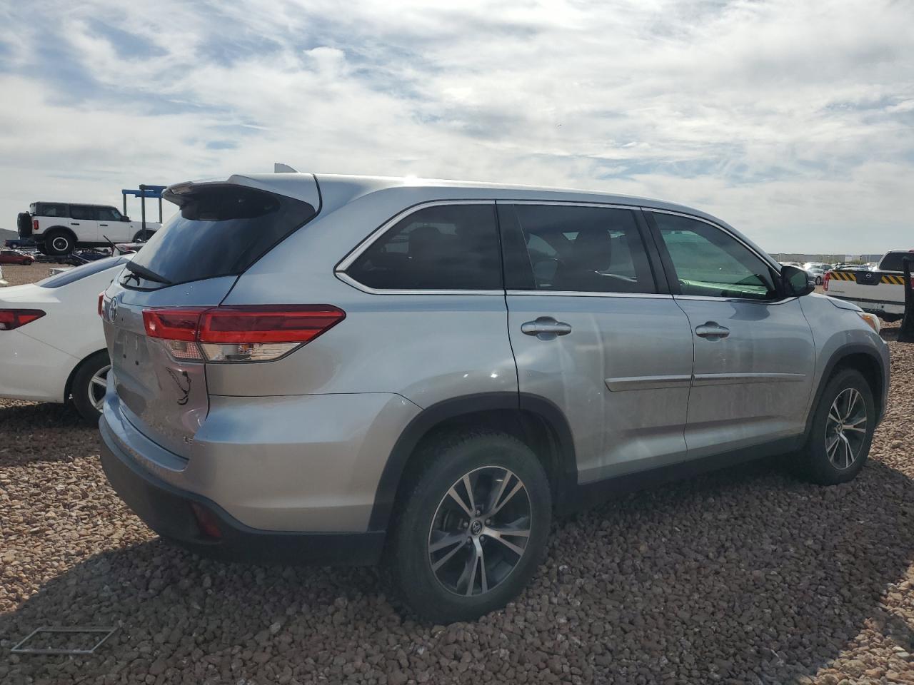2019 TOYOTA HIGHLANDER - Image 3