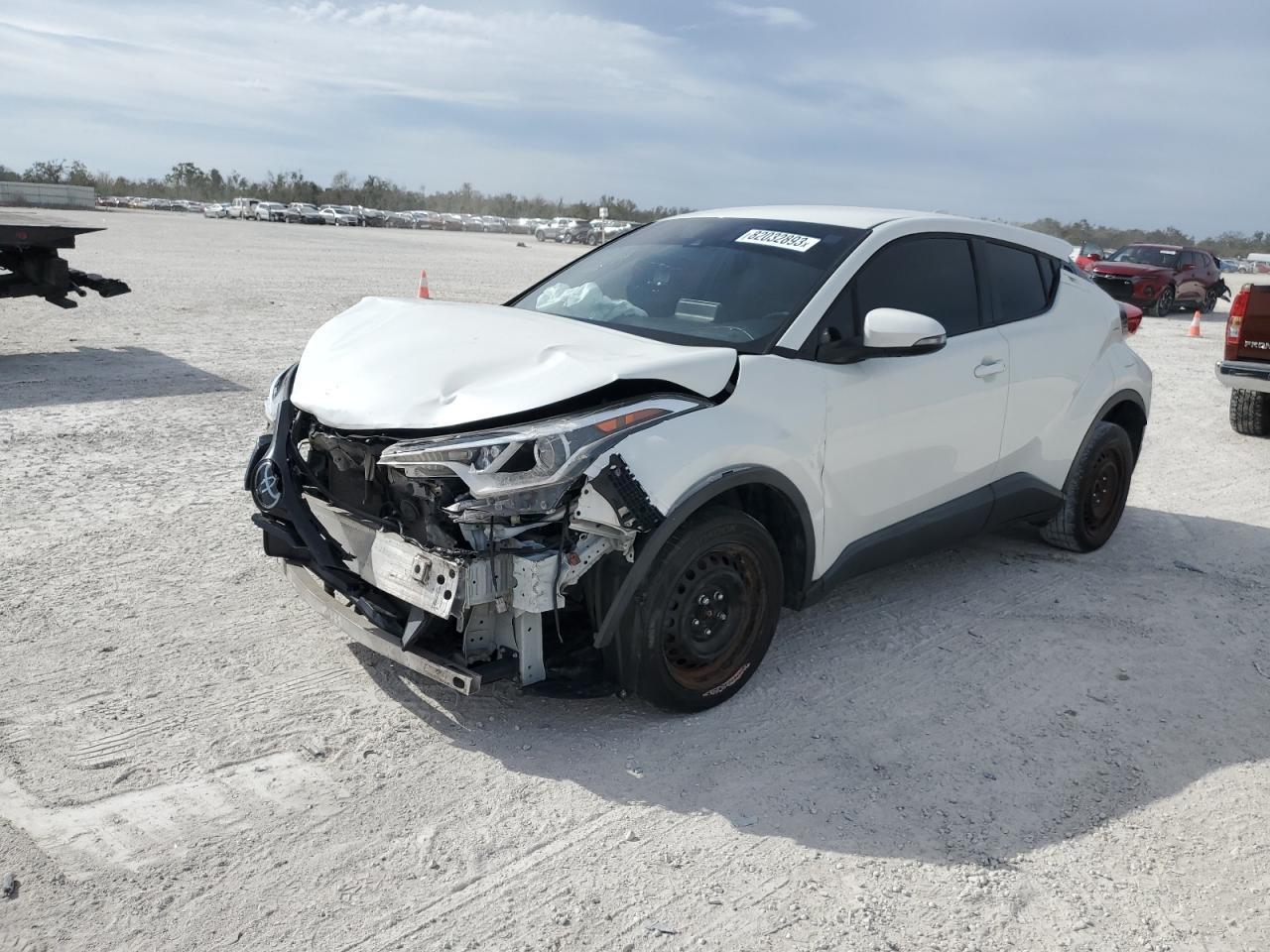 2019 TOYOTA C-HR XLE car image