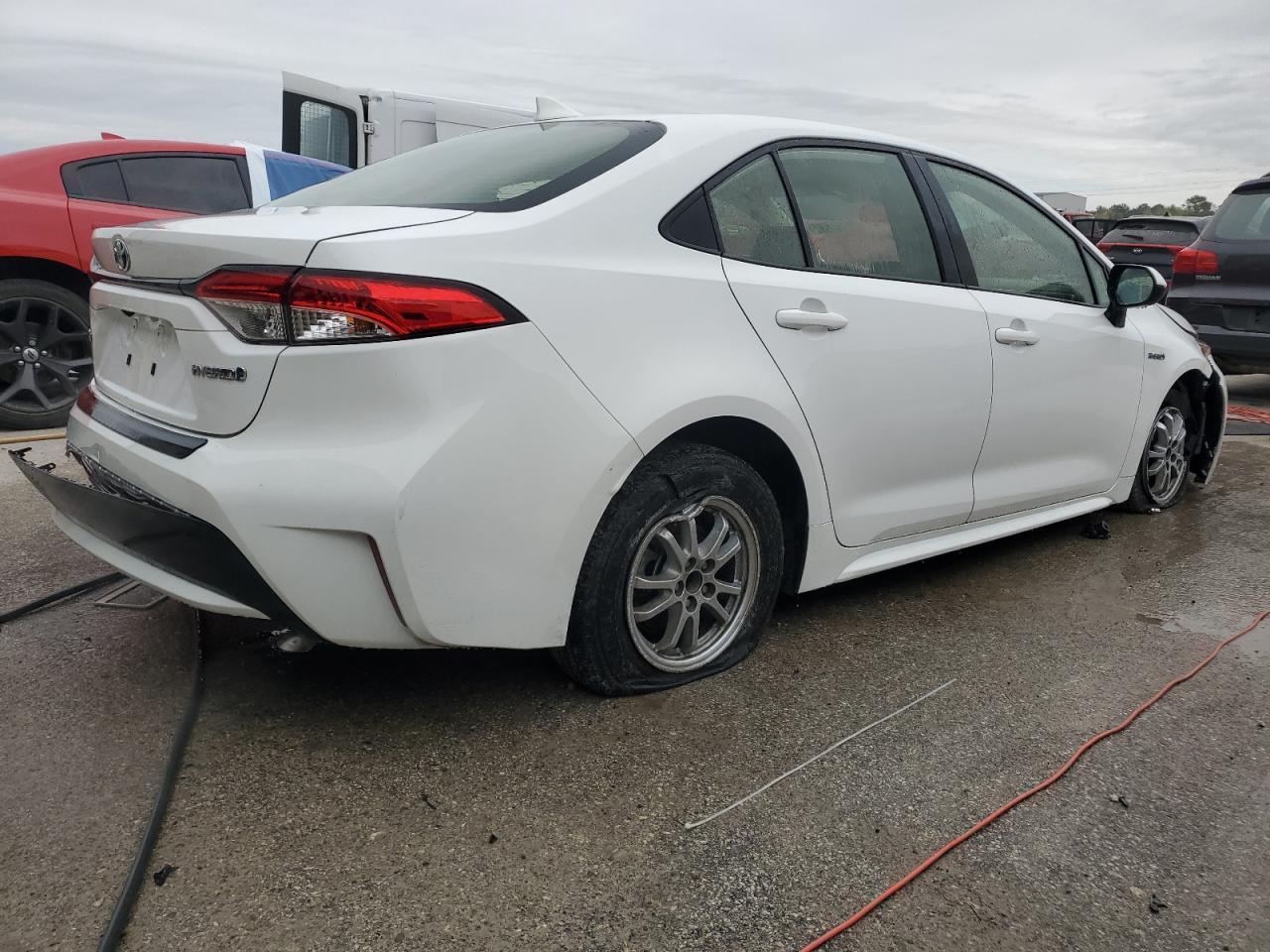 2021 TOYOTA COROLLA LE - Фото 3