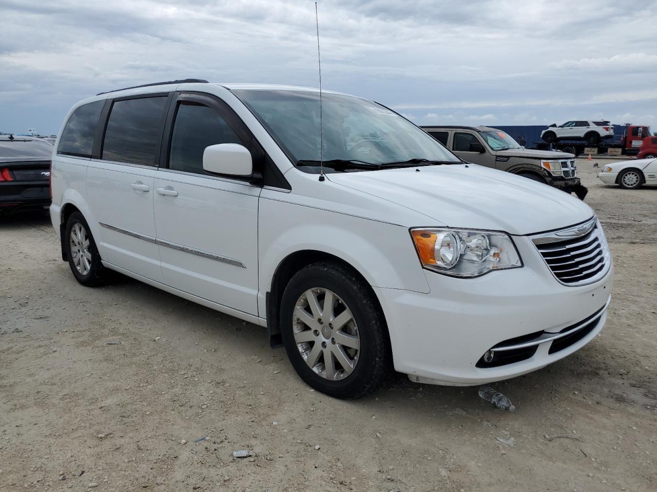 2014 CHRYSLER TOWN & COU - Image 4