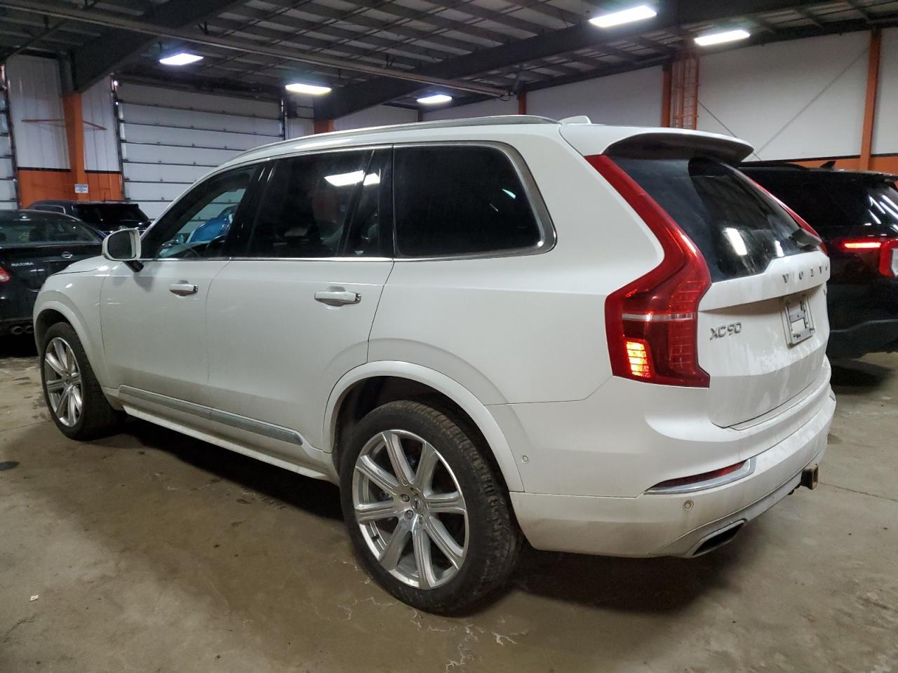 2016 VOLVO XC90 T6 - Фото 2