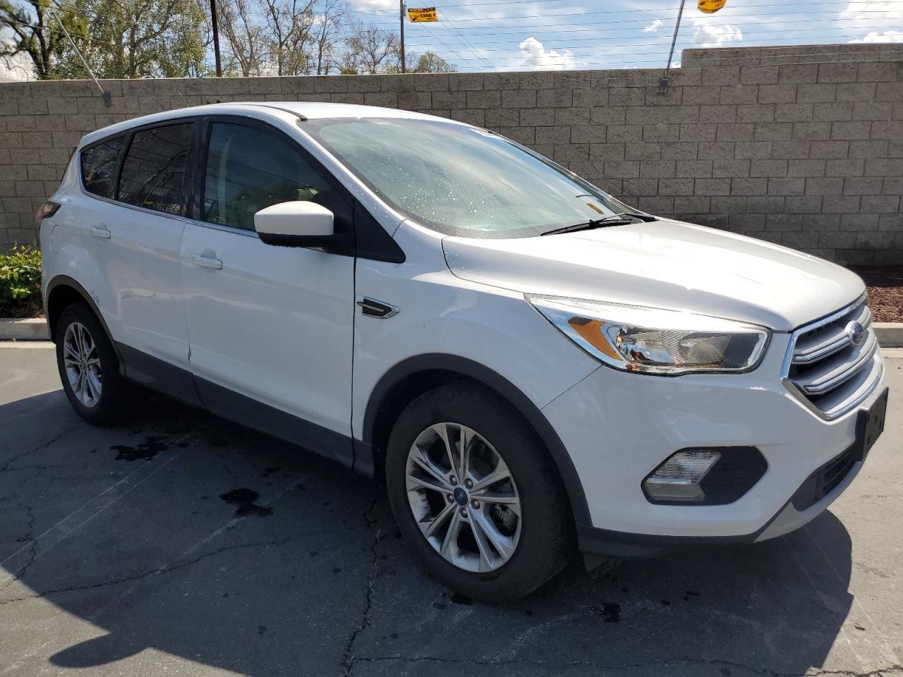 2017 FORD ESCAPE SE - Фото 4