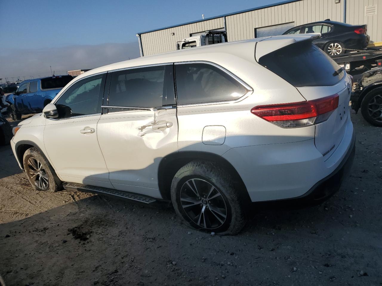 2018 TOYOTA HIGHLANDER - Фото 2