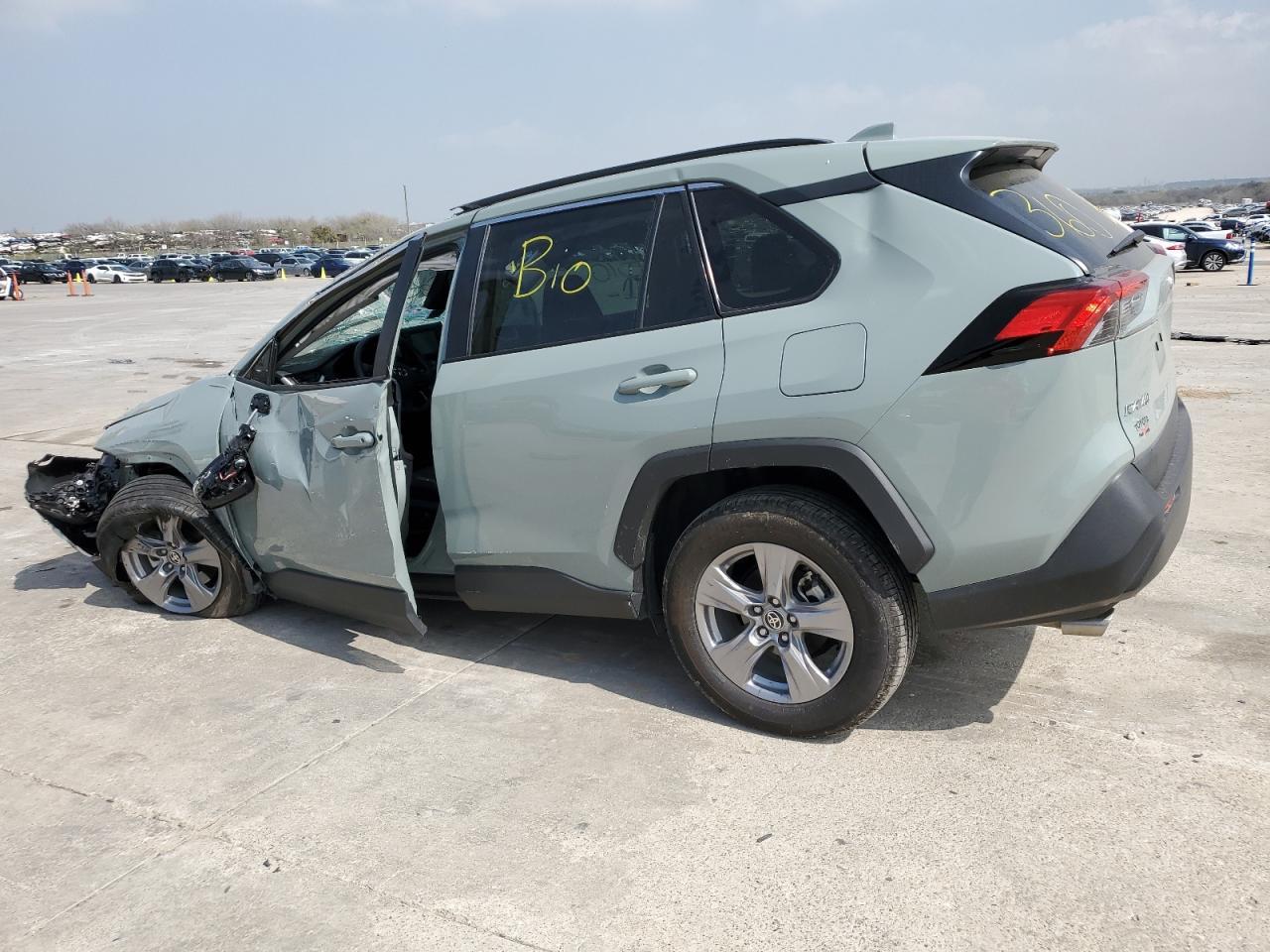 2022 TOYOTA RAV4 XLE - Фото 2