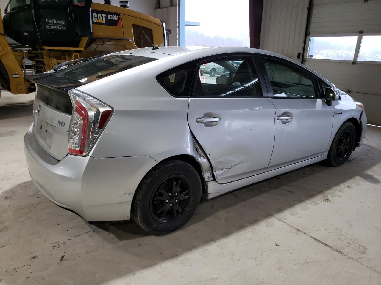 2015 TOYOTA PRIUS - Image 3