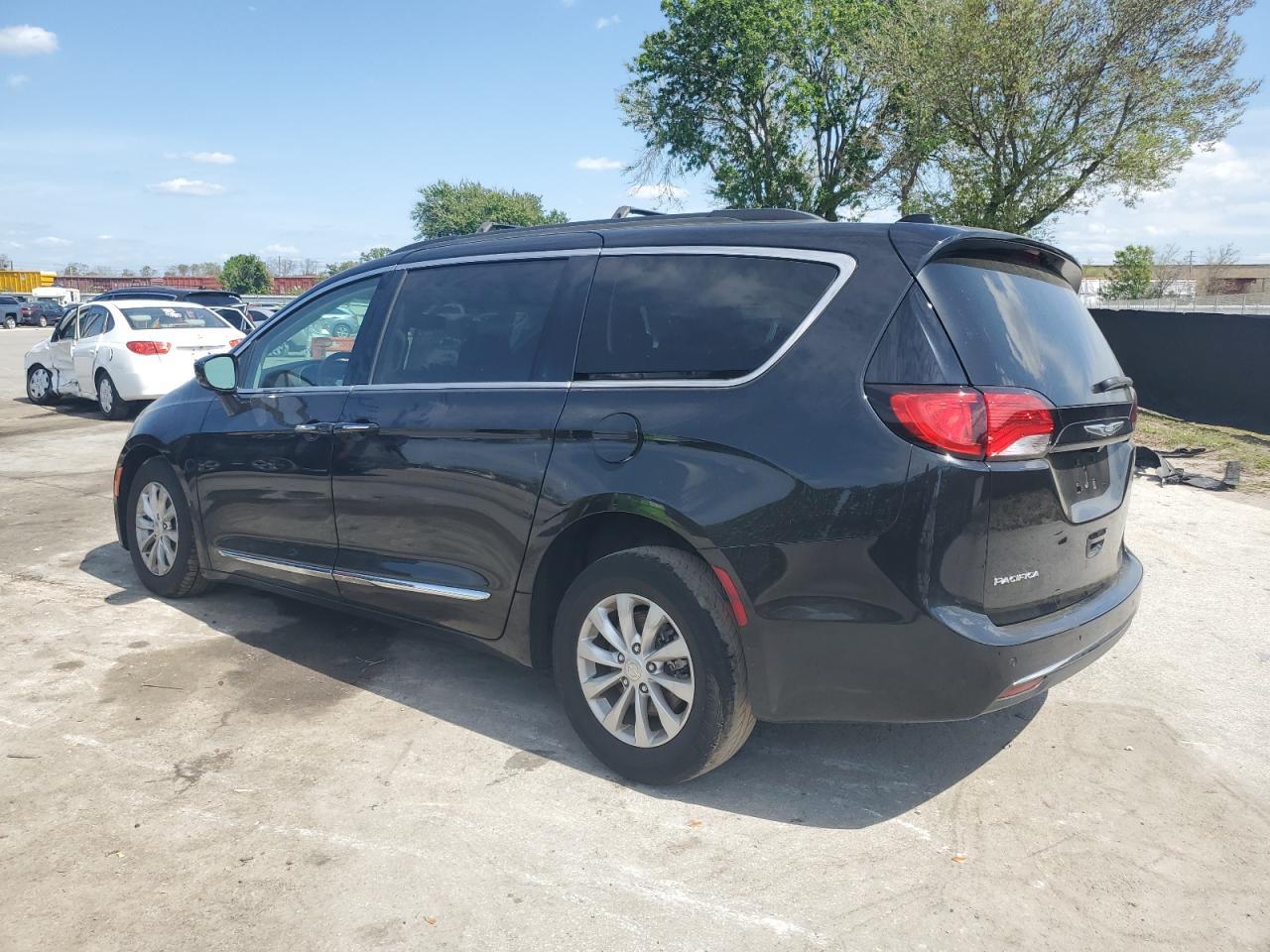 2017 CHRYSLER PACIFICA T - Image 2