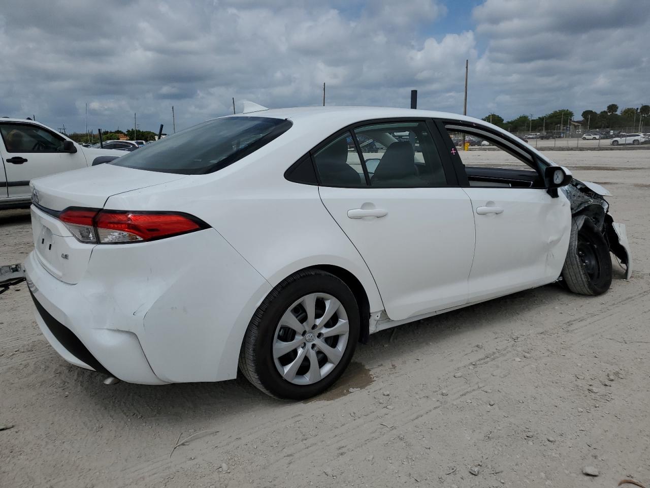 2022 TOYOTA COROLLA LE - Image 3