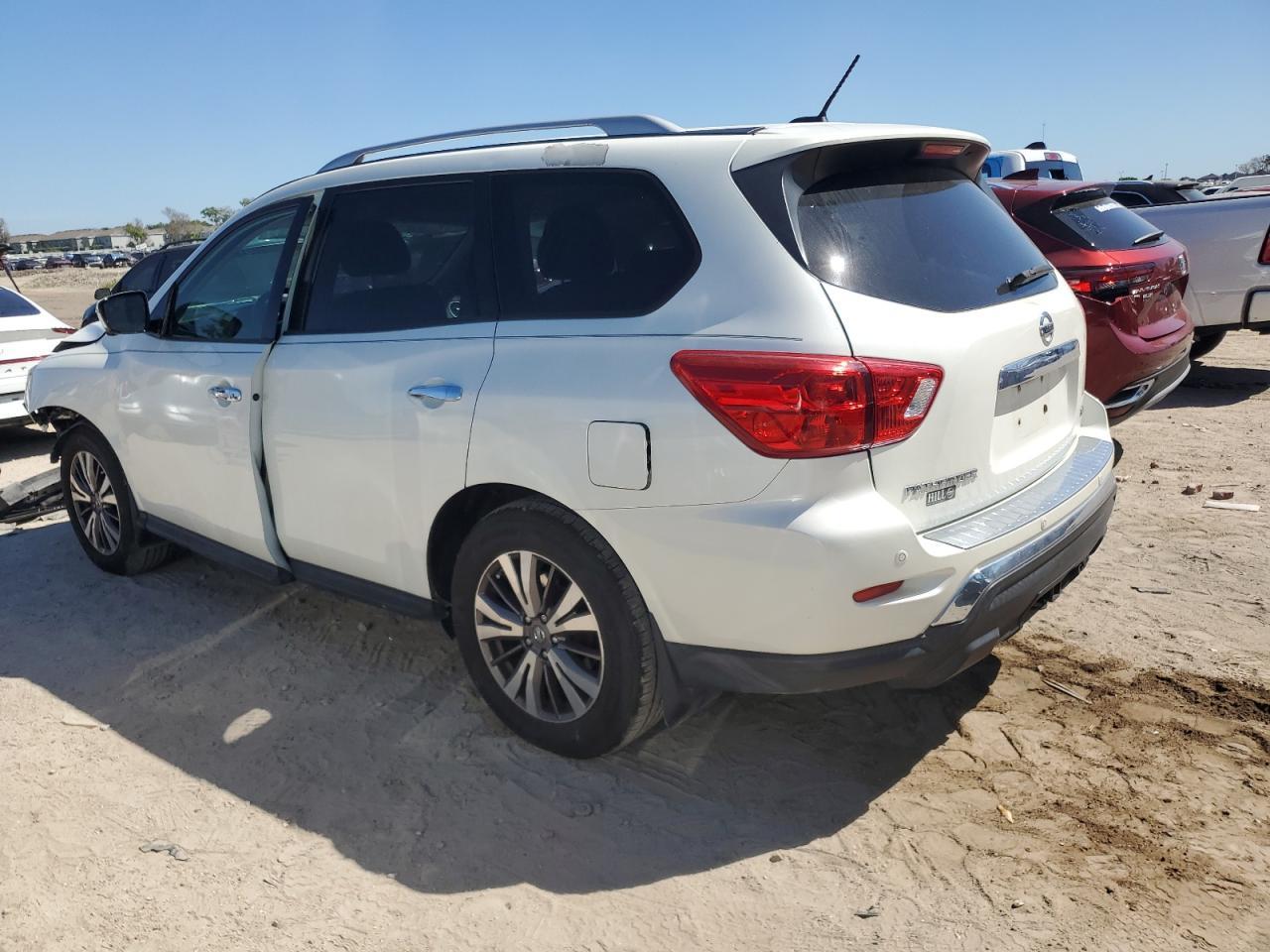 2017 NISSAN PATHFINDER - Image 2