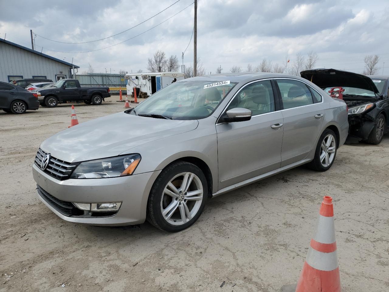 2013 VOLKSWAGEN PASSAT SEL car image