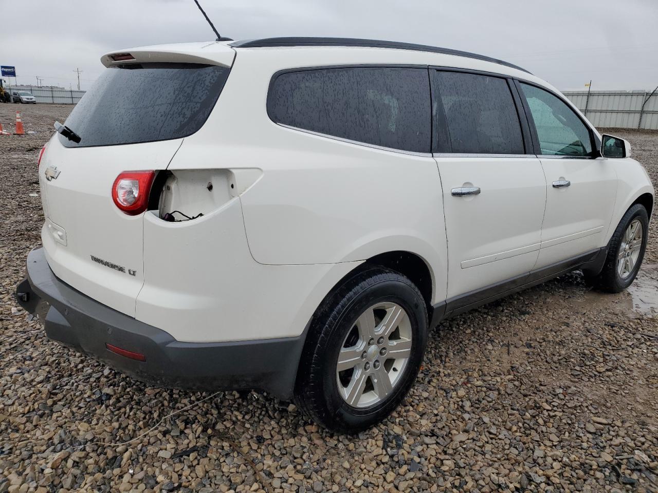 2011 CHEVROLET TRAVERSE L - Image 3