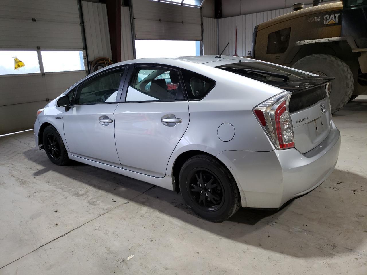 2015 TOYOTA PRIUS - Image 2