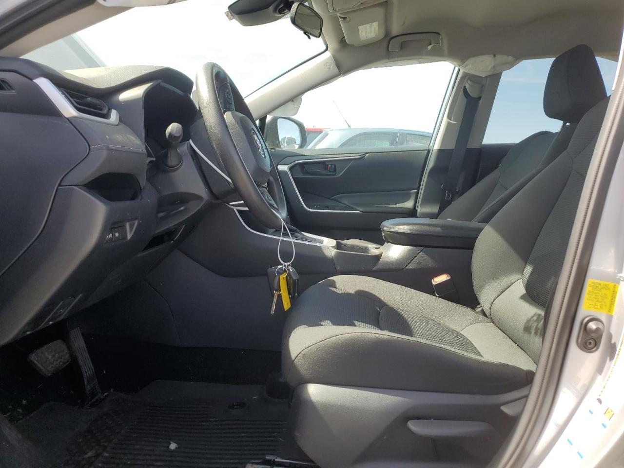 2021 TOYOTA RAV4 LE - Фото 7