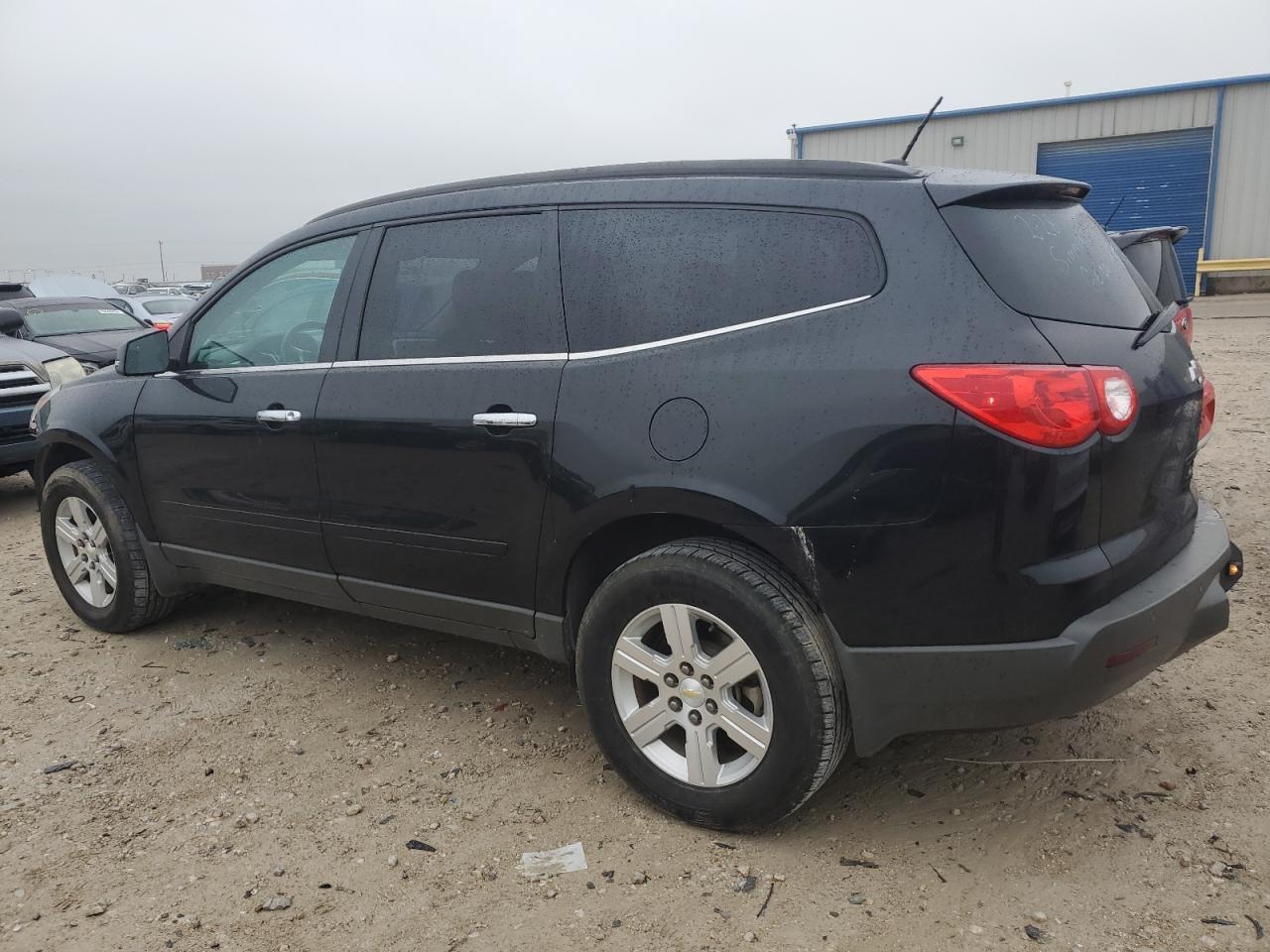 2012 CHEVROLET TRAVERSE L - Image 2