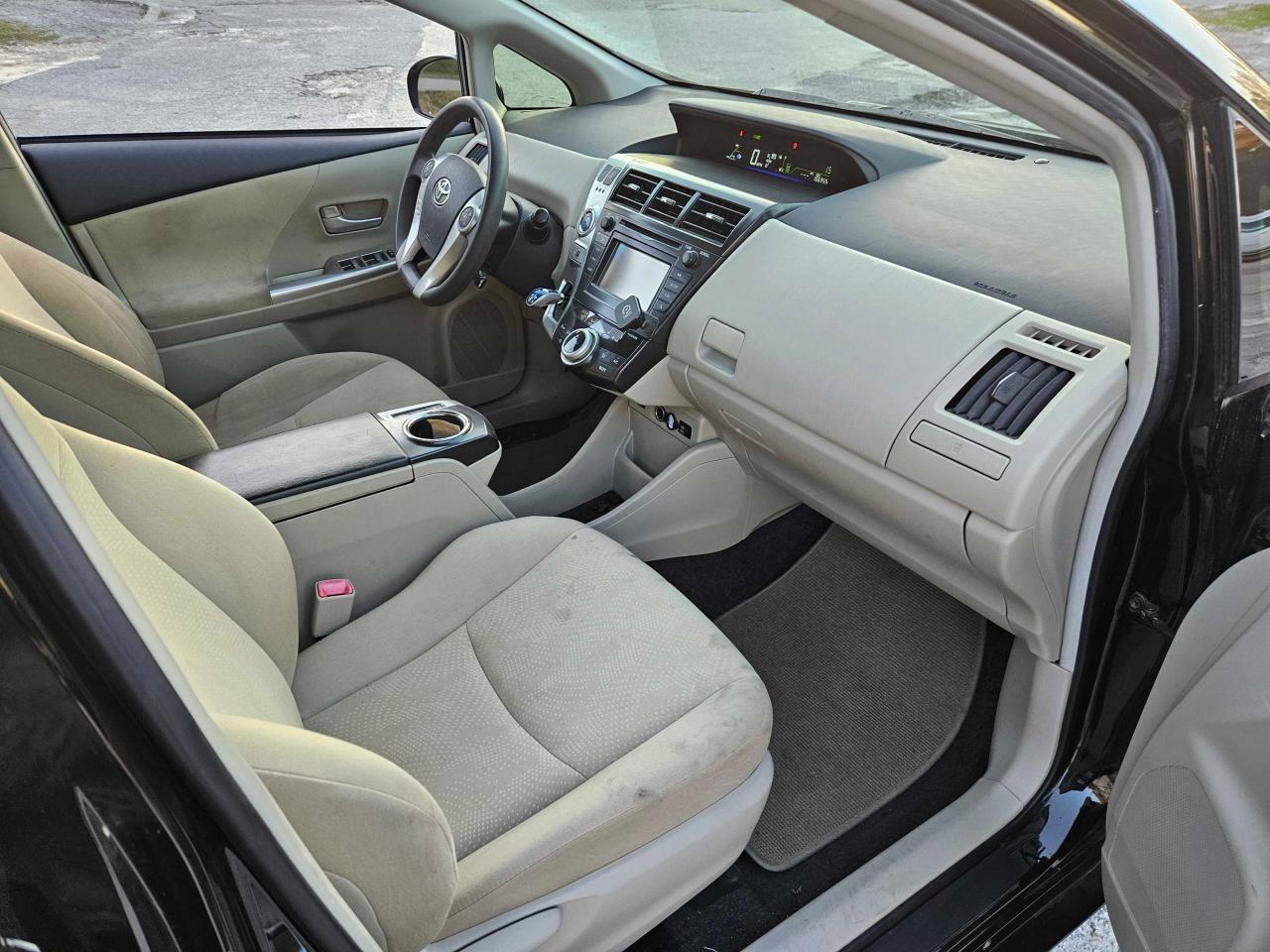 2013 TOYOTA PRIUS V - Image 5