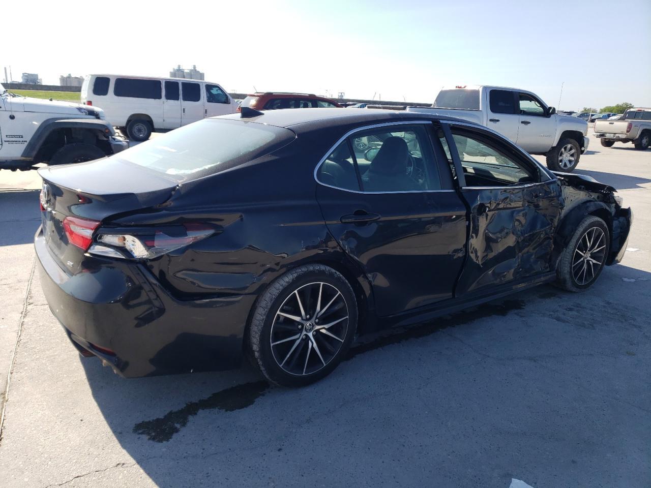 2021 TOYOTA CAMRY SE - Фото 3