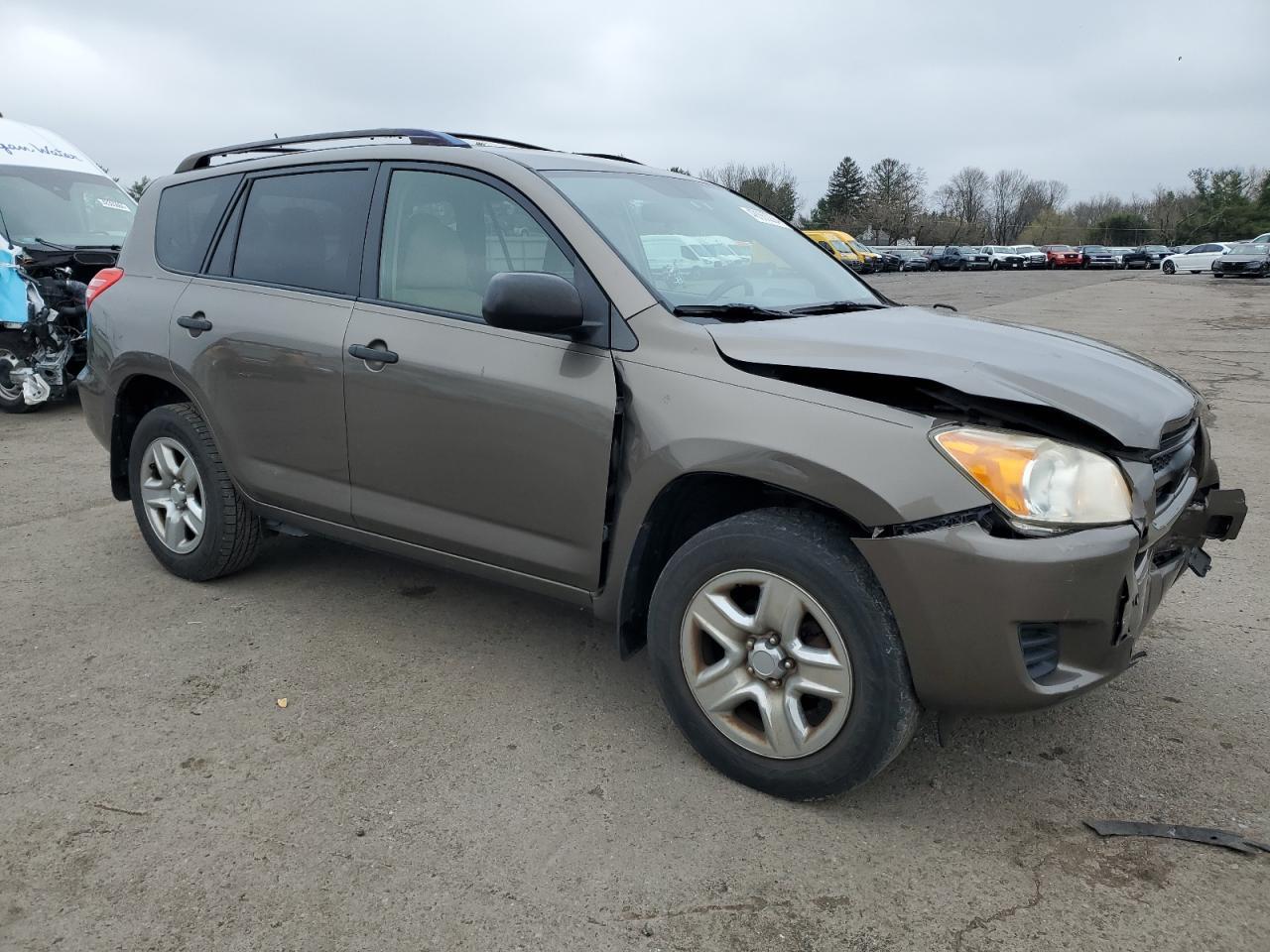 2011 TOYOTA RAV4 - Фото 4