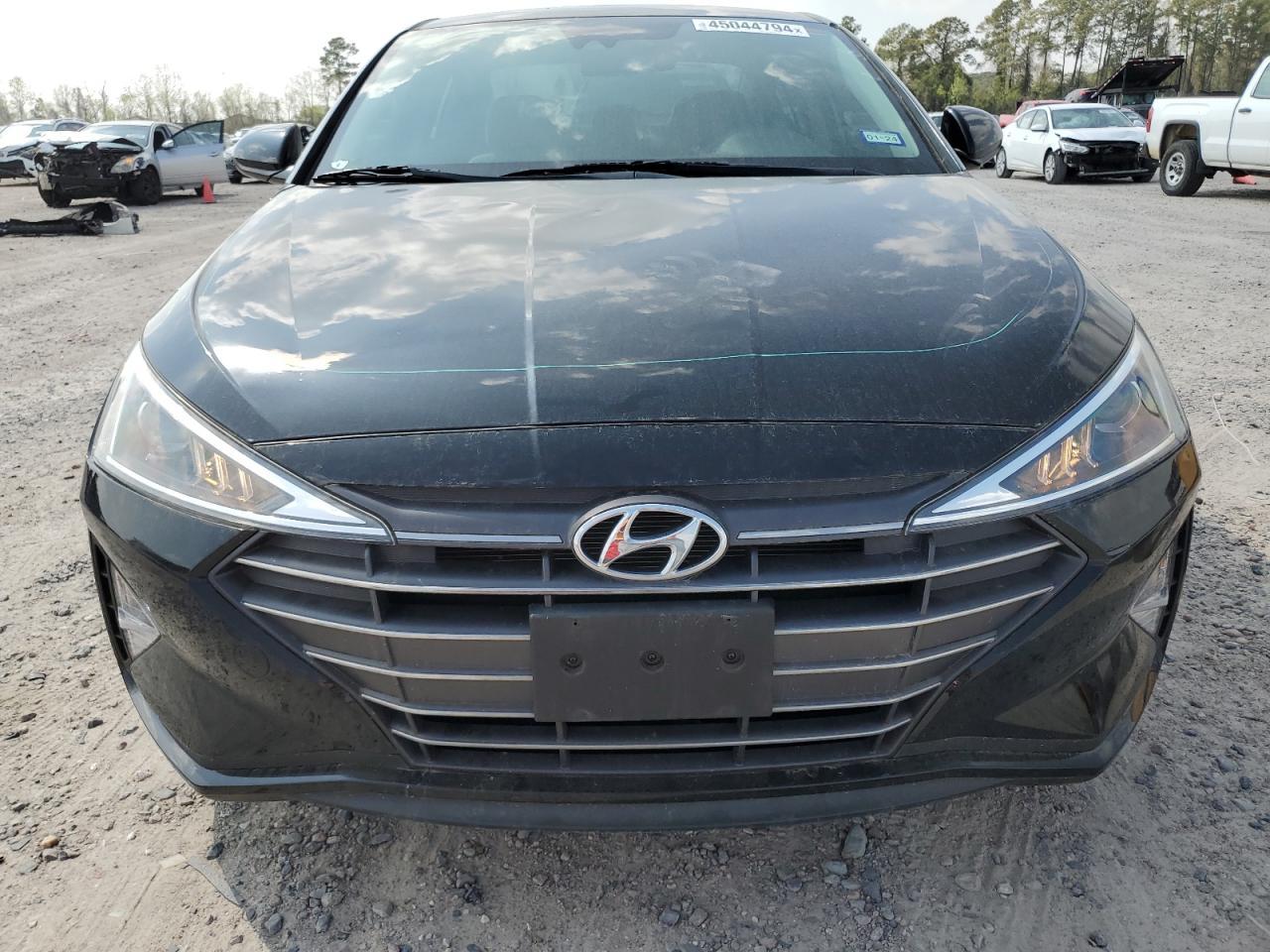 2019 HYUNDAI ELANTRA SE - Фото 5
