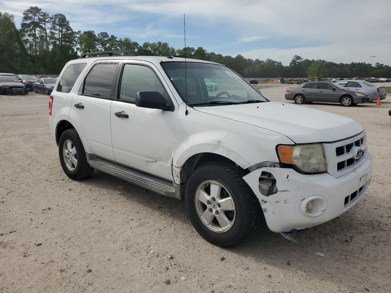 2010 FORD ESCAPE XLT - Image 4