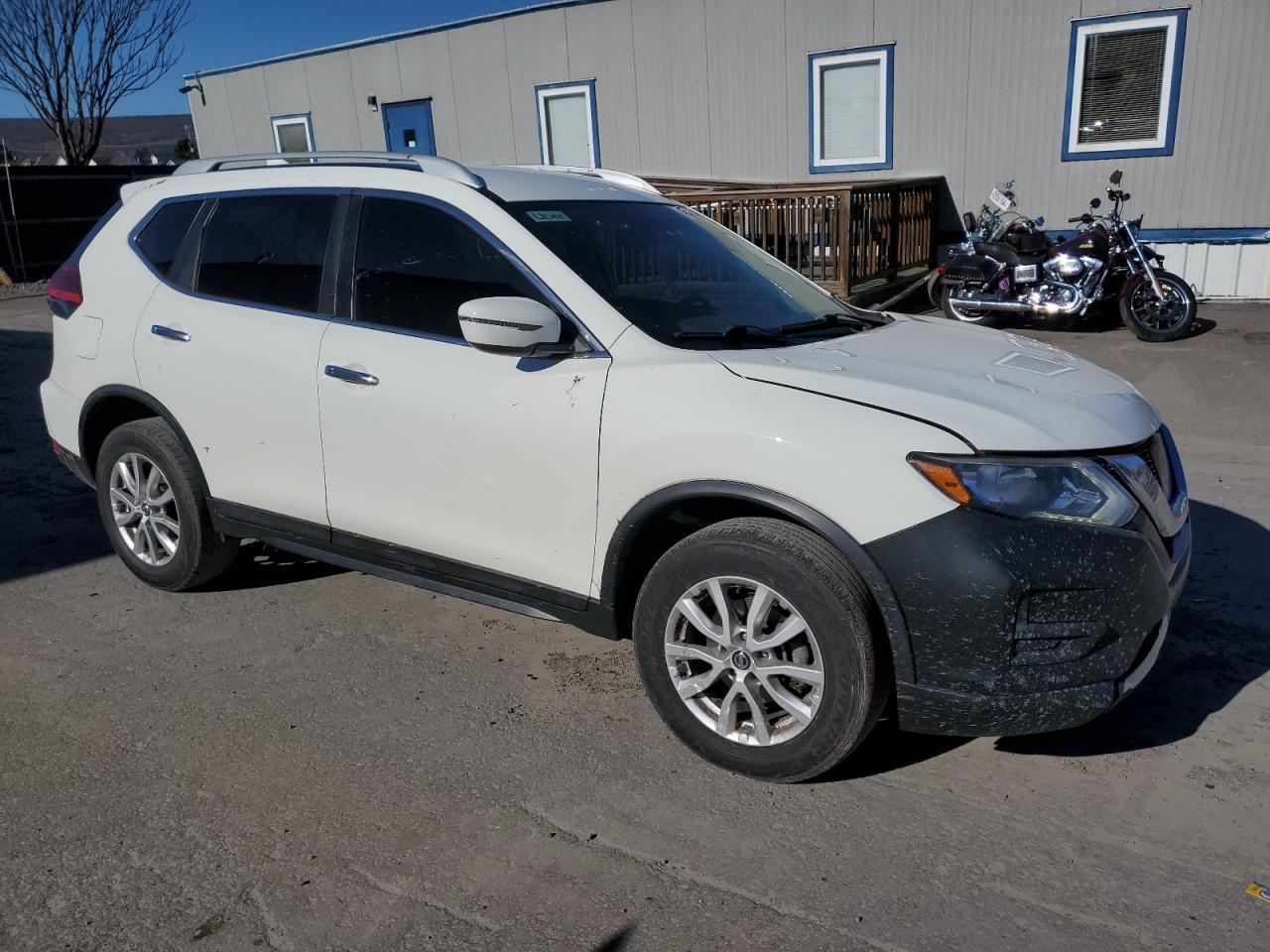 2017 NISSAN ROGUE SV - Фото 4