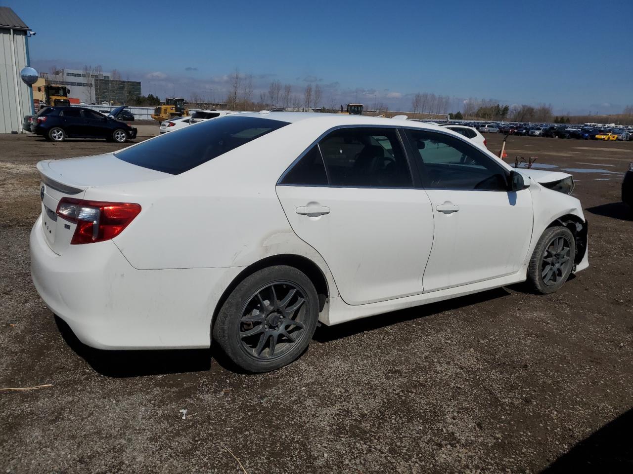 2014 TOYOTA CAMRY L - Фото 3