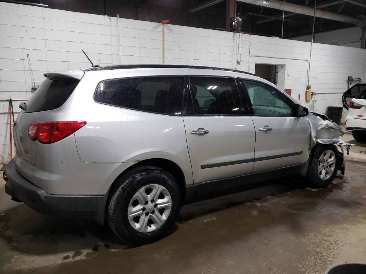 2012 CHEVROLET TRAVERSE L - Image 3