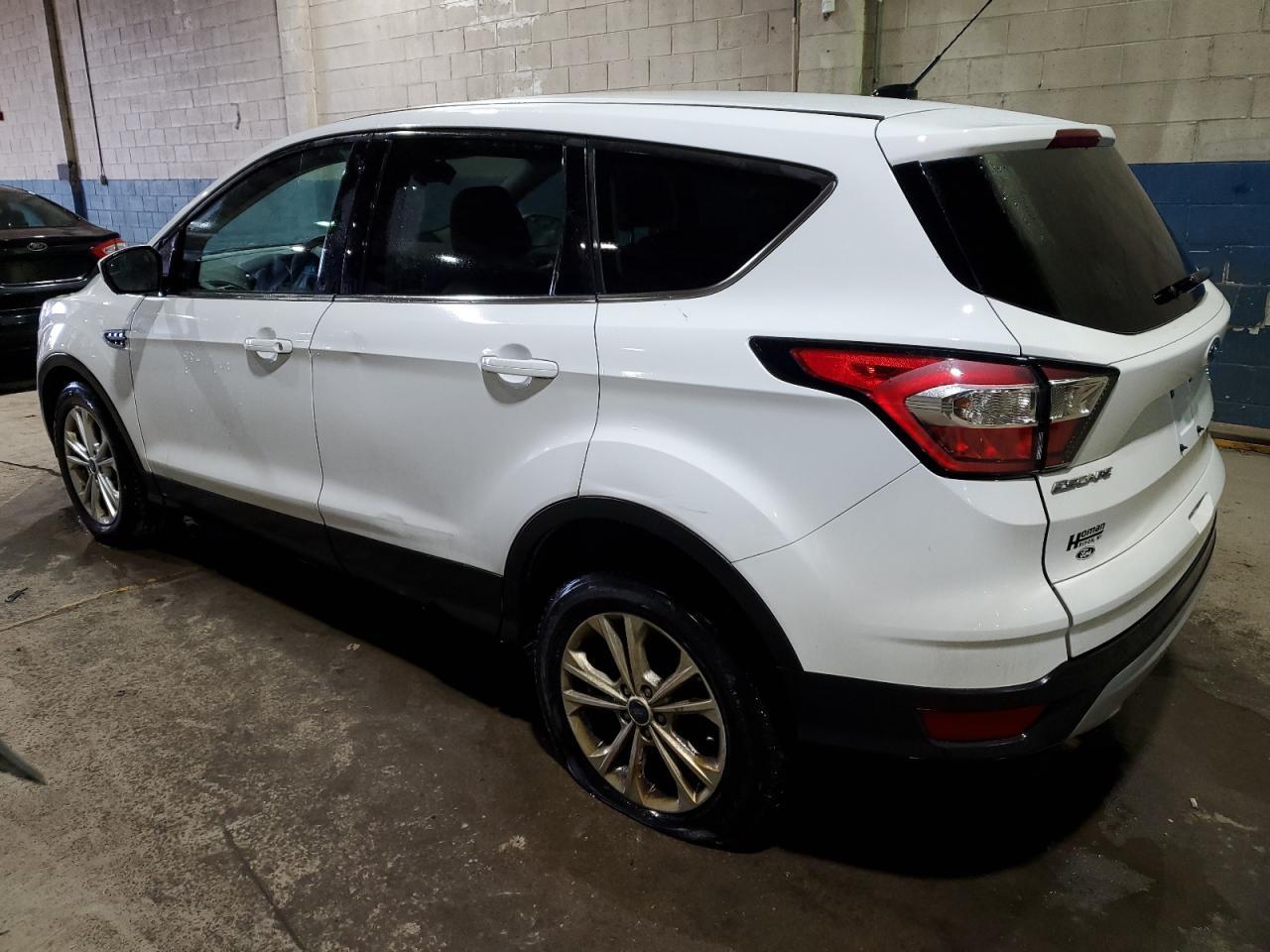 2017 FORD ESCAPE SE - Фото 2