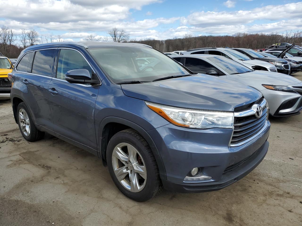 2015 TOYOTA HIGHLANDER - Image 4