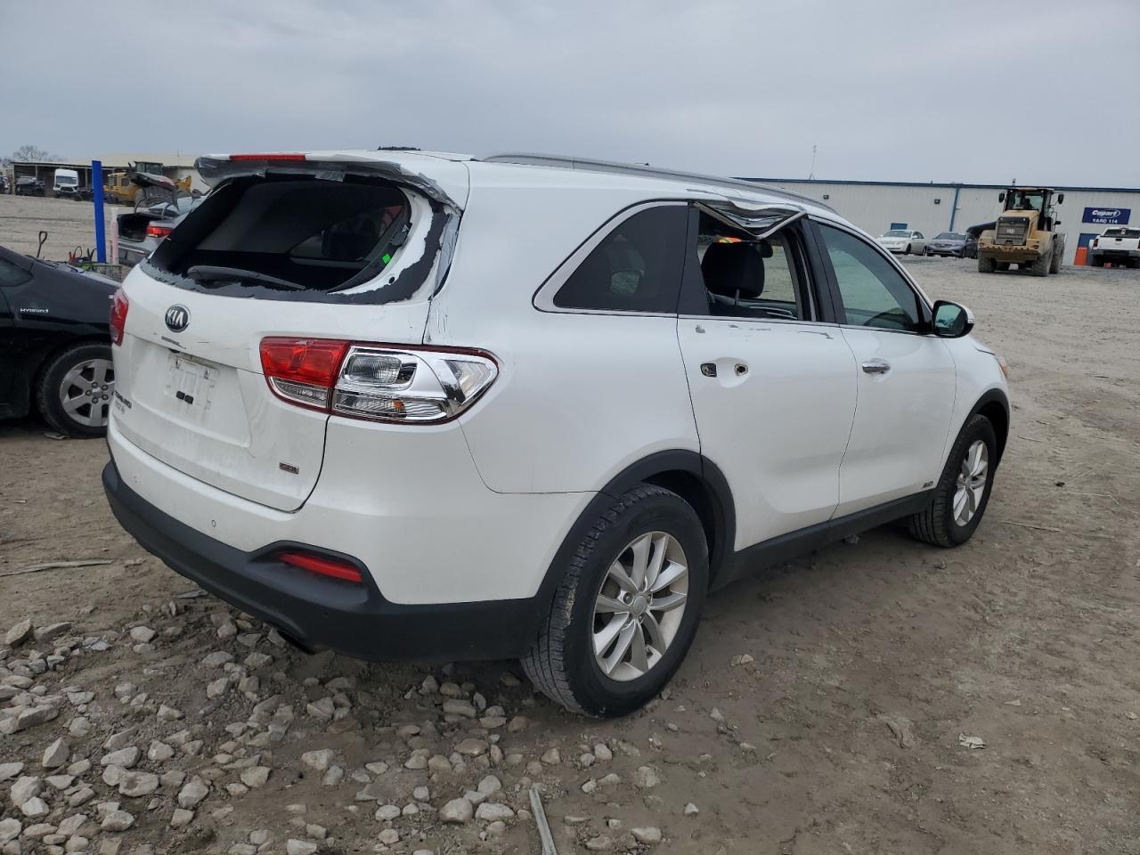 2017 KIA SORENTO LX - Image 3