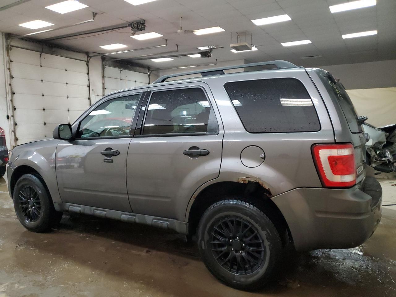 2010 FORD ESCAPE XLT - Фото 2