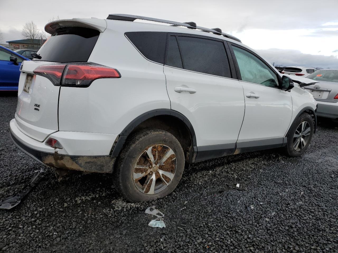2017 TOYOTA RAV4 XLE - Image 3