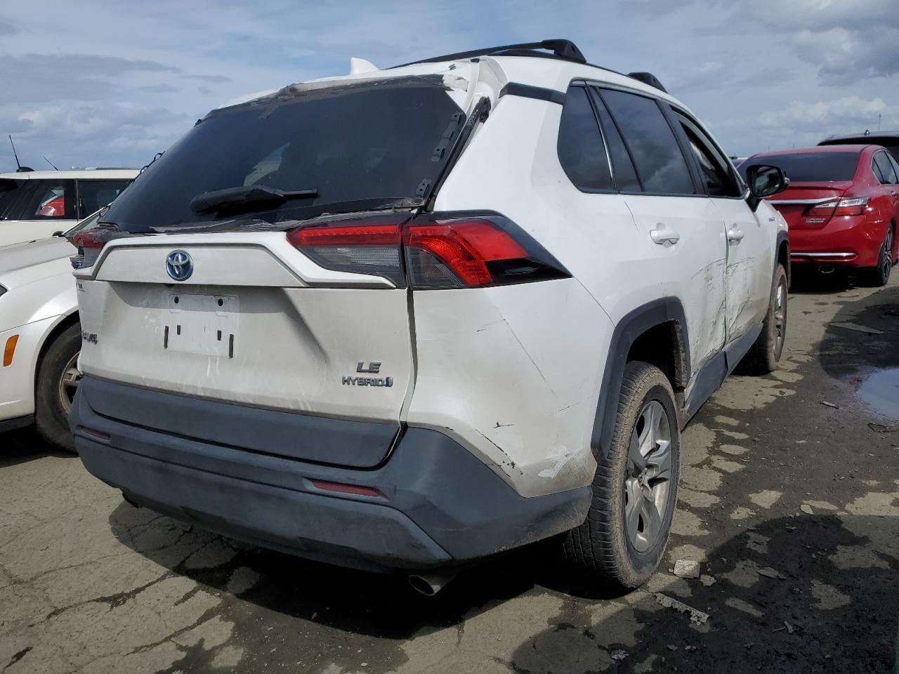 2021 TOYOTA RAV4 LE - Фото 3