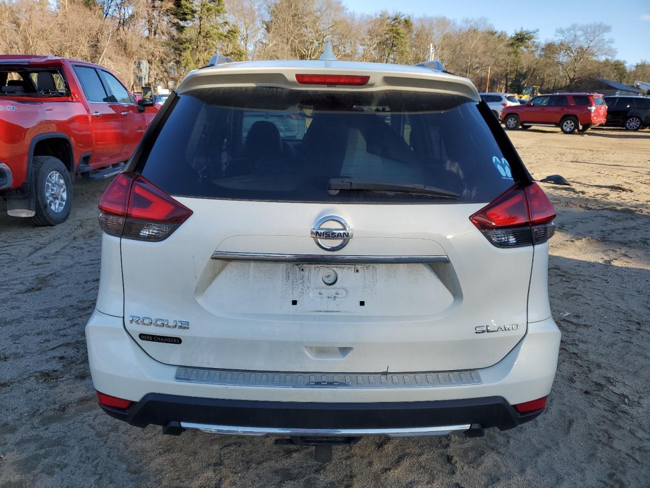 2017 NISSAN ROGUE SV - Image 6