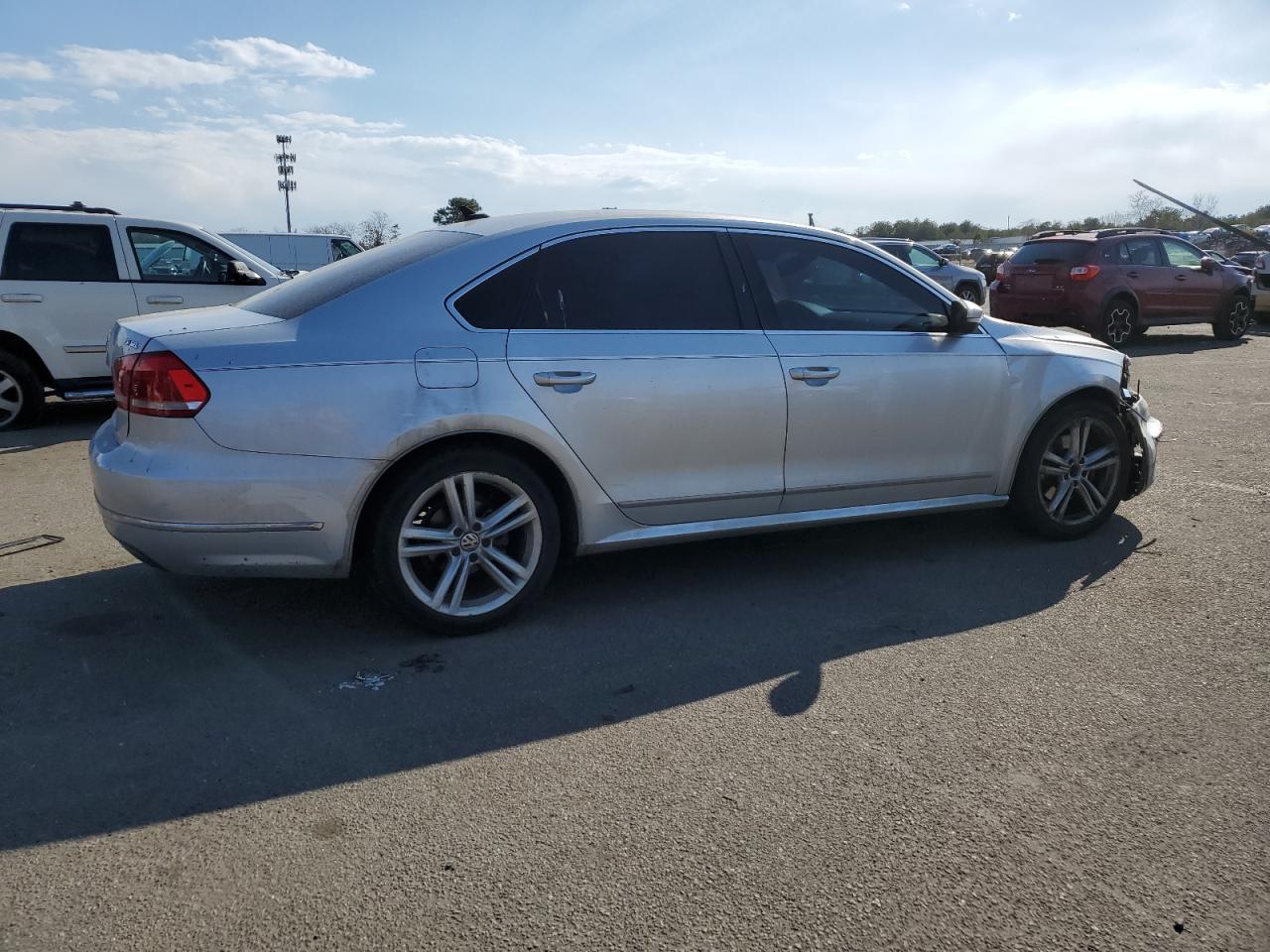 2014 VOLKSWAGEN PASSAT SEL - Фото 3